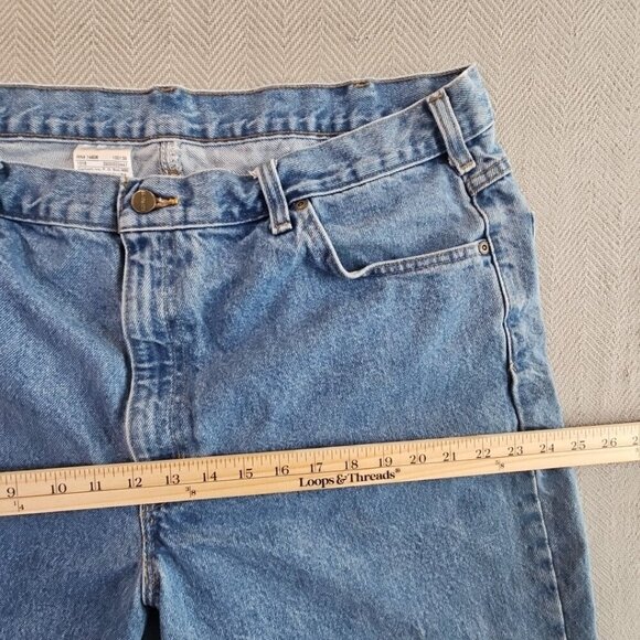 Carhartt Jeans Men's 42x30 Straight Medium Wash Blue Denim EUC B18-STW Classic - Picture 3 of 13